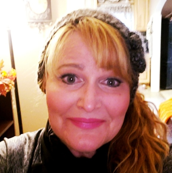 Meet your Posher, Sheila - Picture 2 of 2